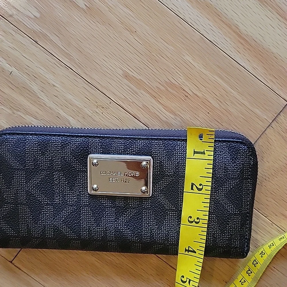 Michael Kors Vintage Jet Set Continental Full Zip Logo Wallet